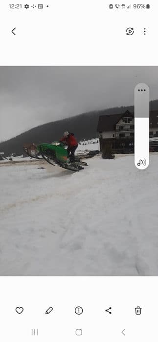 Vând snowmobil artic cat M7