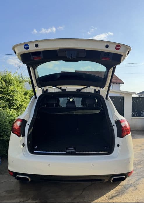 Vand Porsche cayenne. Proprietar