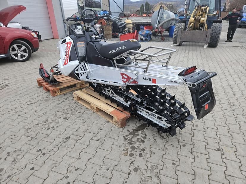 Snowmobil Polaris RMK 800