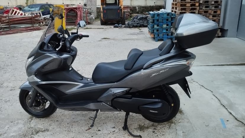 Honda SilverWing 400 maxiscooter