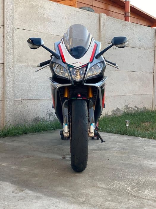 Aprilia RSV4 Factory RF APRC