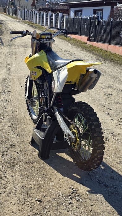 Motocross Suzuki RMZ 250 4 timpi
