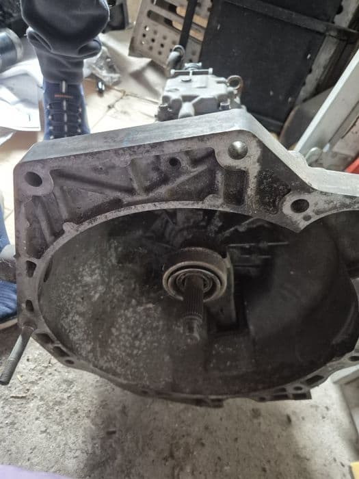 Cutie viteze suzuki jimny 1,5 dci 86 cp