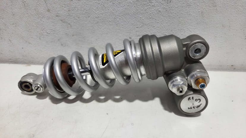 Yamaha R1 Big Bang carene scarite sa