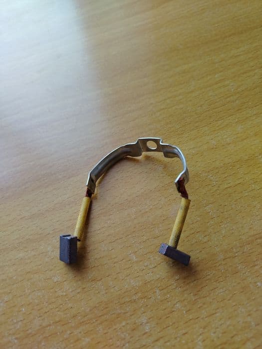 Vand platou și perie electromotor