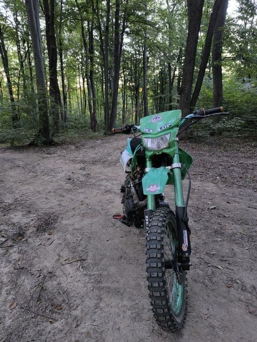 vând enduro 150cc, perfect funcțional, se poate vedea in SV Fălticeni