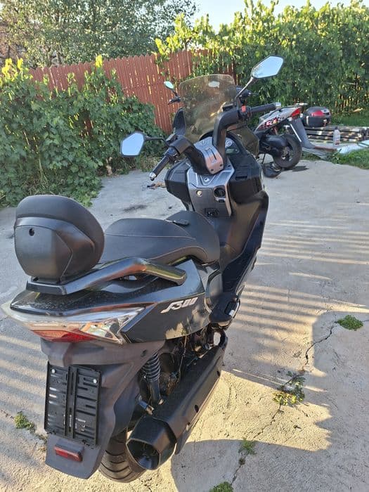 Scuter Daelim 300cc si yamaha xenter 125cc