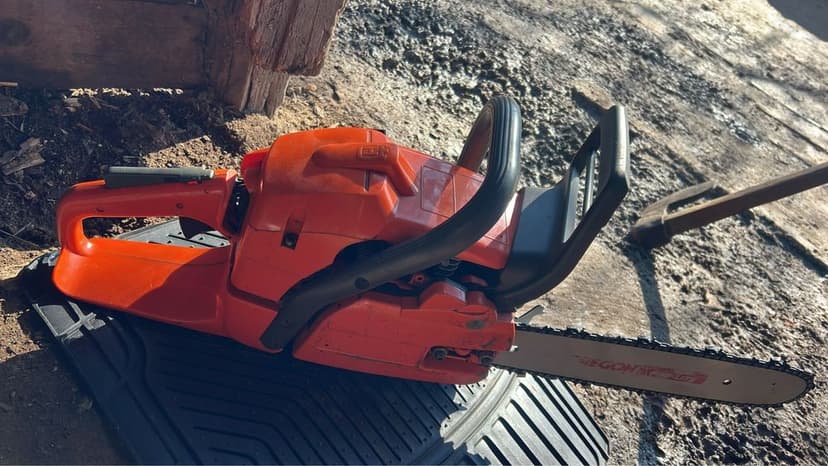 Vand husqvarna 340 in stare foarte buna de functioanare