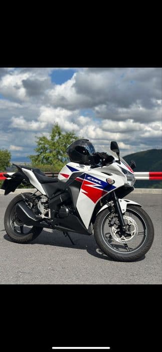 Honda cbr125r 2014