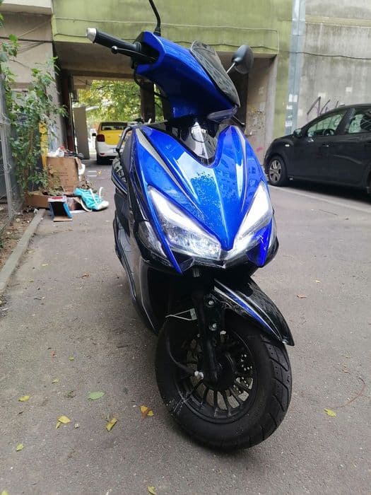 4500 lei negociabil scuter 50cc se poate pilota cu permis cat AM sau B