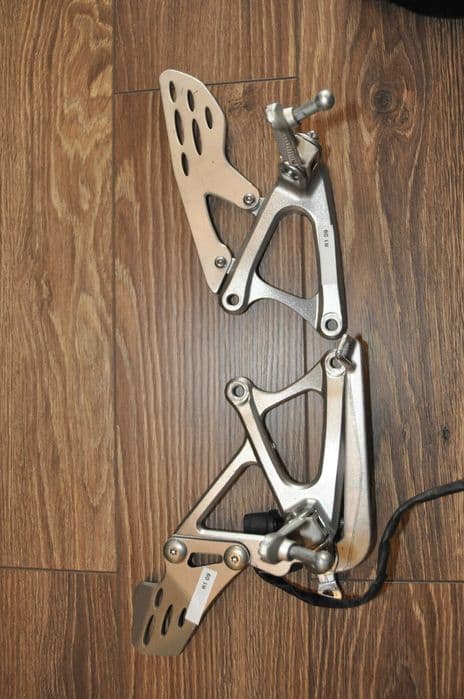 Yamaha R1 Big Bang carene scarite sa