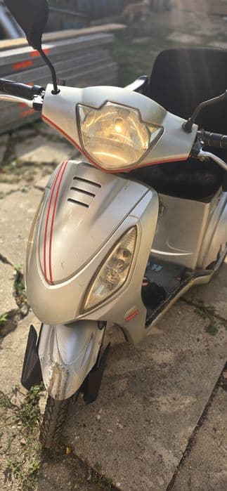 Scuter bătrâni cu baterii noi