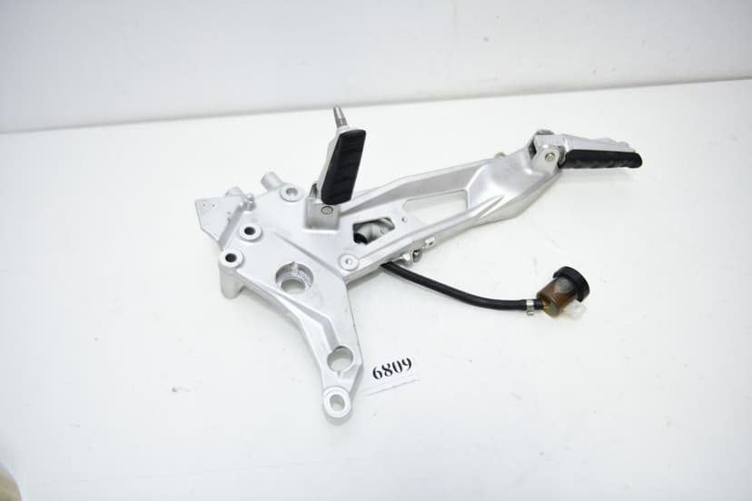 Suport scăriță cu pedală dreapta față BMW F900 R F900R K83
