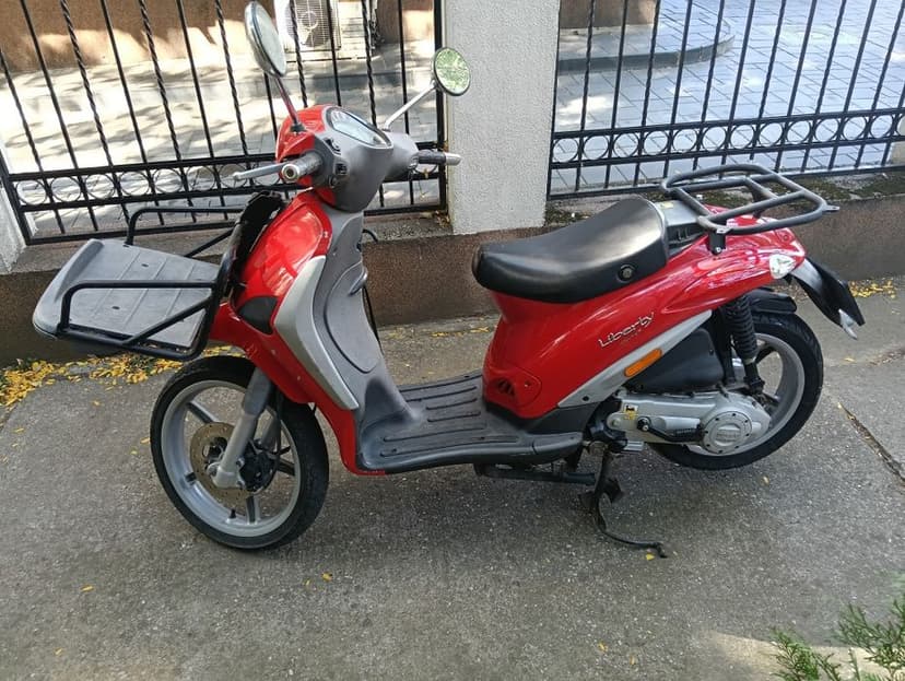 Vand scuter Piaggio Liberty 50cc an 2016 carburatie, toate actele.