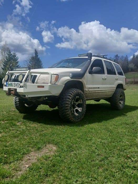 Vând Jeep Grand Cherokee