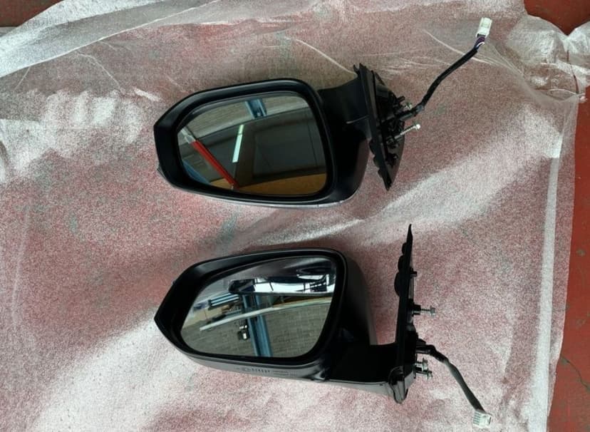 Oglinda Oglinzi Originale Toyota Hilux.  Bara fata. Spate. Stopuri