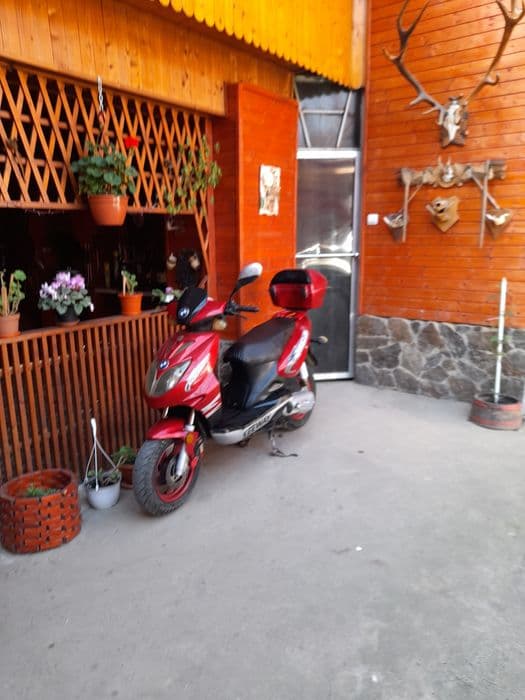 Scuter de vânzare fără nici un defect fără zgârietură pornire la buton