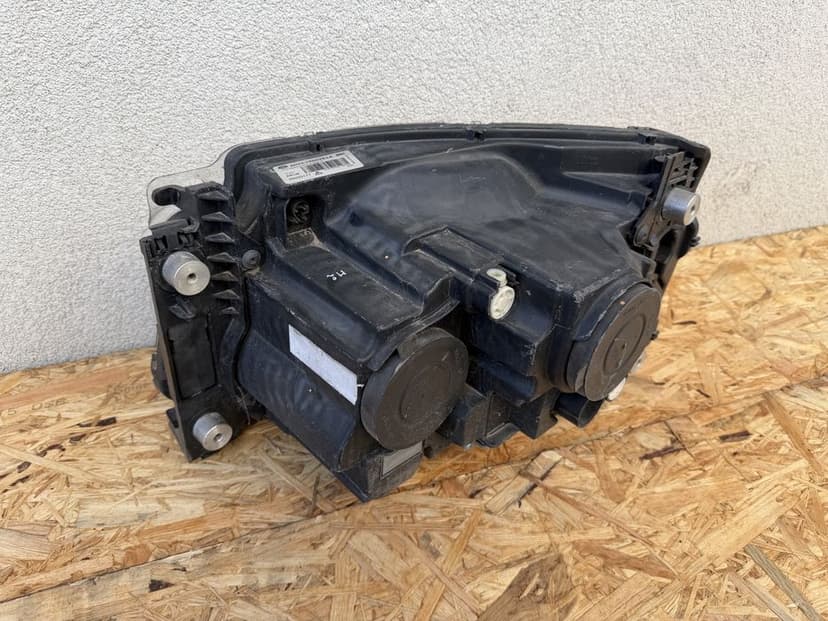 Far dreapta Land Rover Discovery 4 2009-2014 Xenon adaptiv + LED