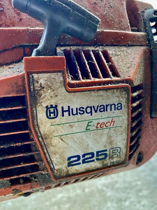 Motocoasă Husqvarna 225R E-tech – puternică și fiabilă