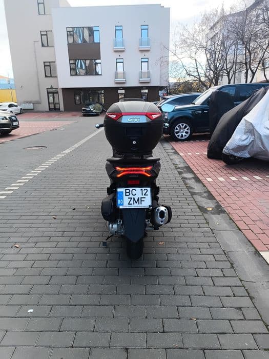 Vând/schimb Honda PCX 125,2024, ABS,top case+parbriz Givi, full Led