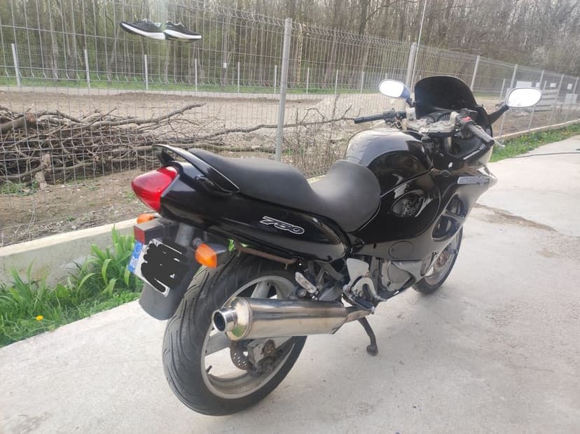 Vând/schimb Suzuki GSX 750 F