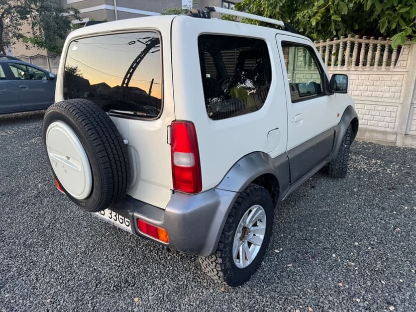 Suzuki Jimny, motor 1.3,an fabricație 2011, 272000 km, TVA deductibil.