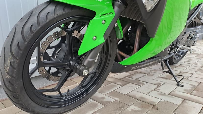 MotoFly Ploiesti vinde Kawasaki Ninja 300 Abs