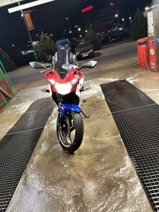 Vând Honda CBR 125 R, 2011, 49.700 KM, 2.300 euro negociabil