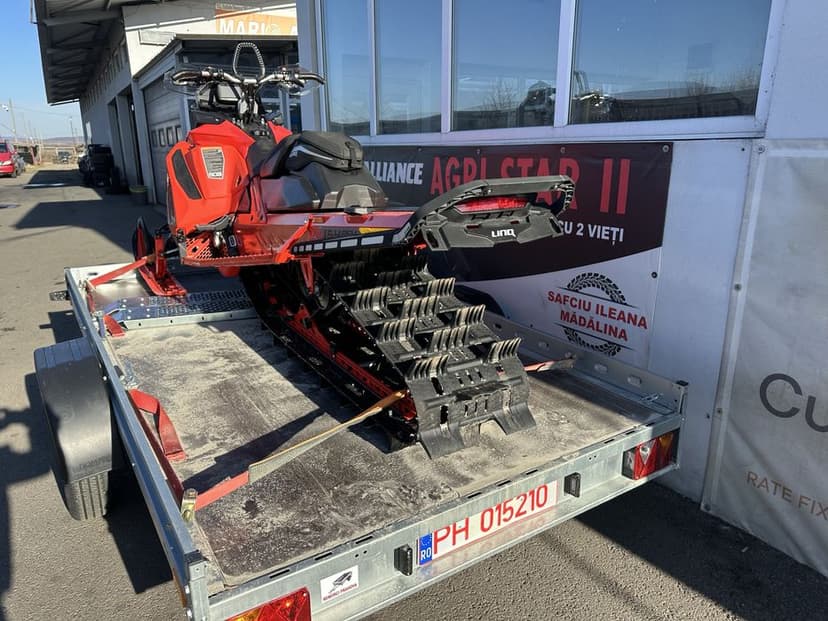 Snowmobil SKI-DOO SUMMIT X TNKN 123kw cu turbo