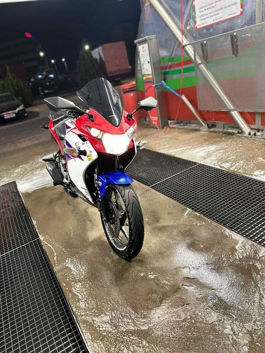Vând Honda CBR 125 R, 2011, 49.700 KM, 2.300 euro negociabil