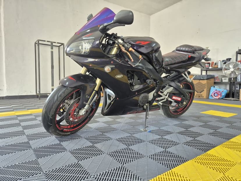 Vând sau schimb Yamaha R1 Race