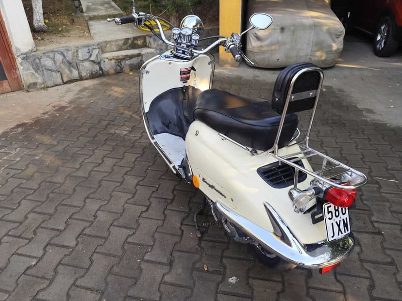 Scuter 49 cc Vespa Classic Replica 1965