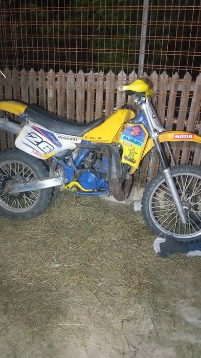 Vând cross Suzuki RM 250 2t Powervalve perfect funcțional