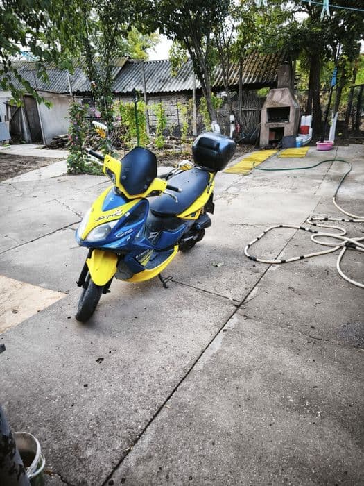 Vând scuter sau schimb cu motocultor