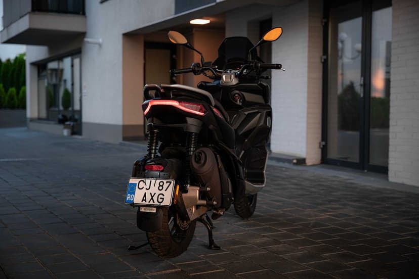 Scuter Aprilia SR GT 125cc model unic in Cluj