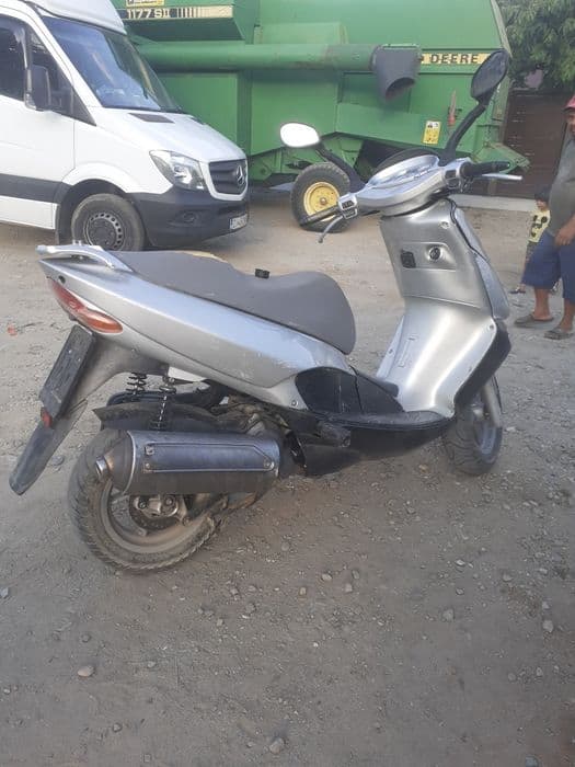 Vand schimb scuter aprilia leonardo