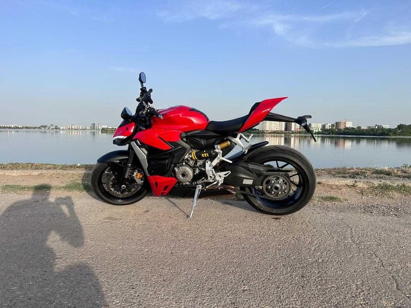 Ducati Streetfighter V2 Rosu - 2023 - 6770 km