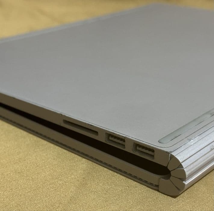 Ofertă! Microsoft Surface Book!