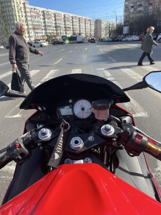 Yamaha r6 2005 culoare rosie impecabila