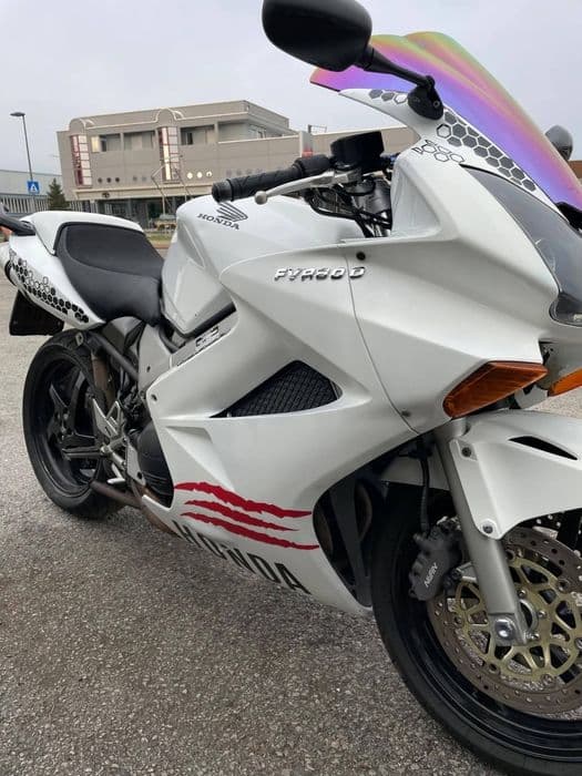 Vand piese ptr Honda Vfr 800 VTEC injecție