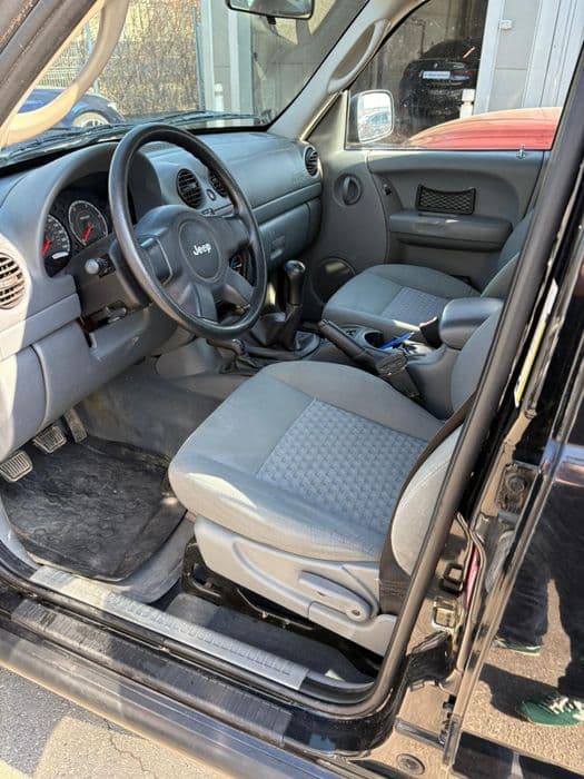 JEEP cherokee 2,8Motorină
