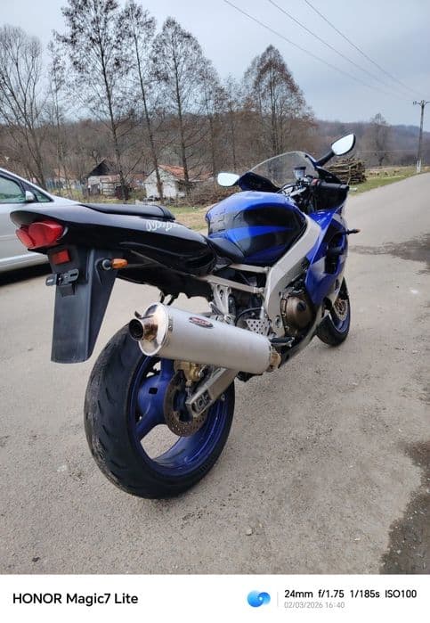 Vând Kawasaki zx9r an 2002 stare perfecta...original 3000 euro fix