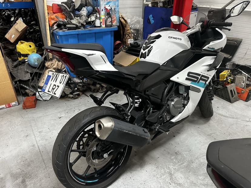 CFMoto 300 SR 2024