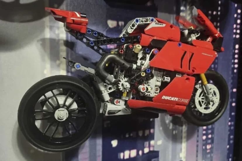 Suport montare perete LEGO Technic 42159, 42202, 42130, 42107