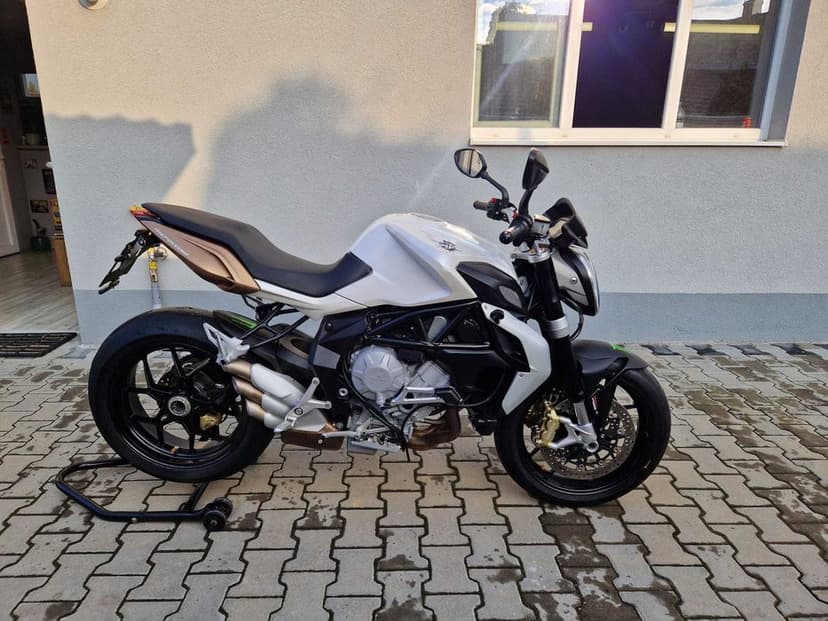 Mv Agusta Brutale 675
