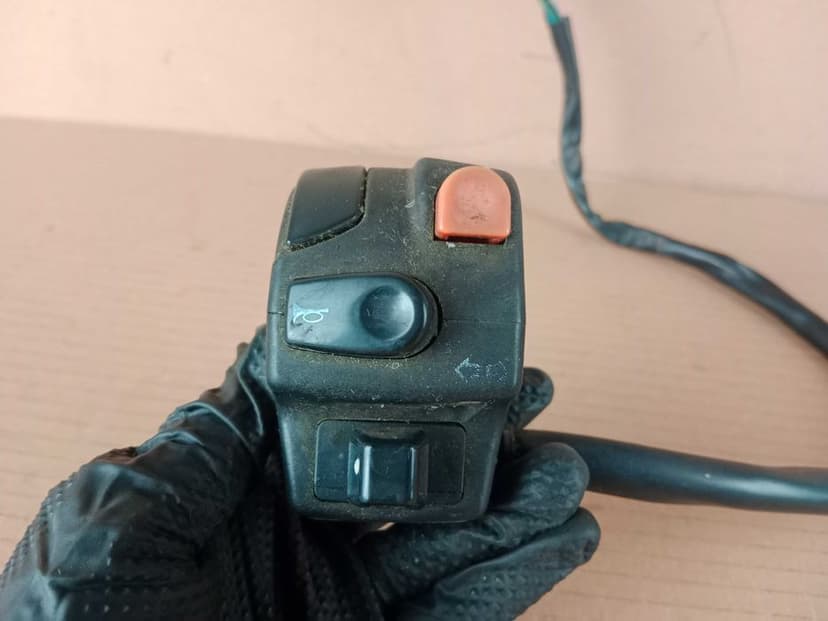 Aprilia Tuono RSV 1000 Mille Przełącznik Lewy Świateł 02-05