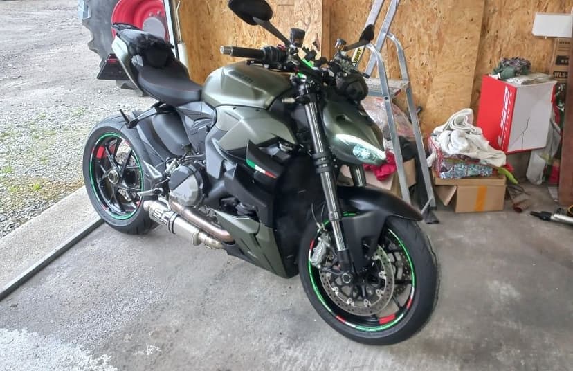 Ducati Streetfighter V2 Na gwarancji