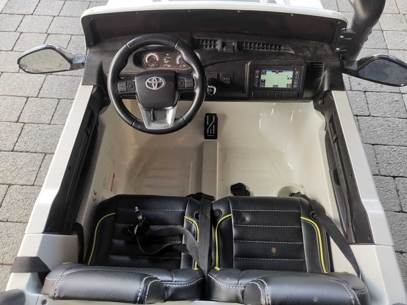 Toyota Hilux 4x4  Auto na akumulator