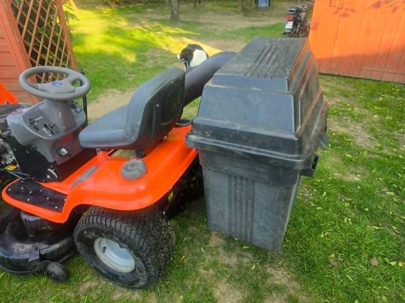 Traktorek kosiarka  model Husqvarna YTH210XP