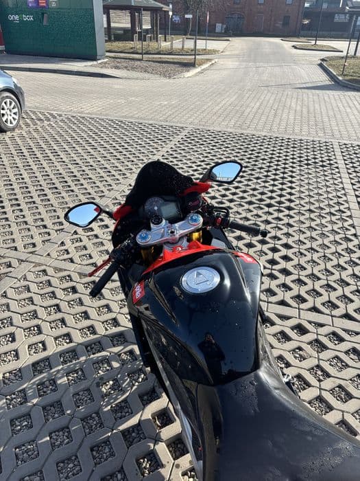 Aprilia Rsv4 Factory